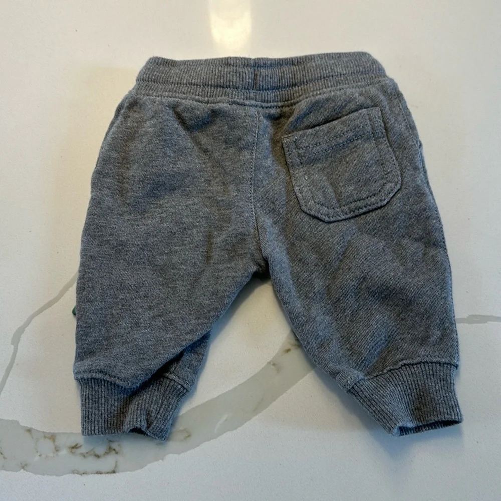Carter’s baby gray green dinosaur t-Rex jogger sweatpants size 3 months 🩶🦖